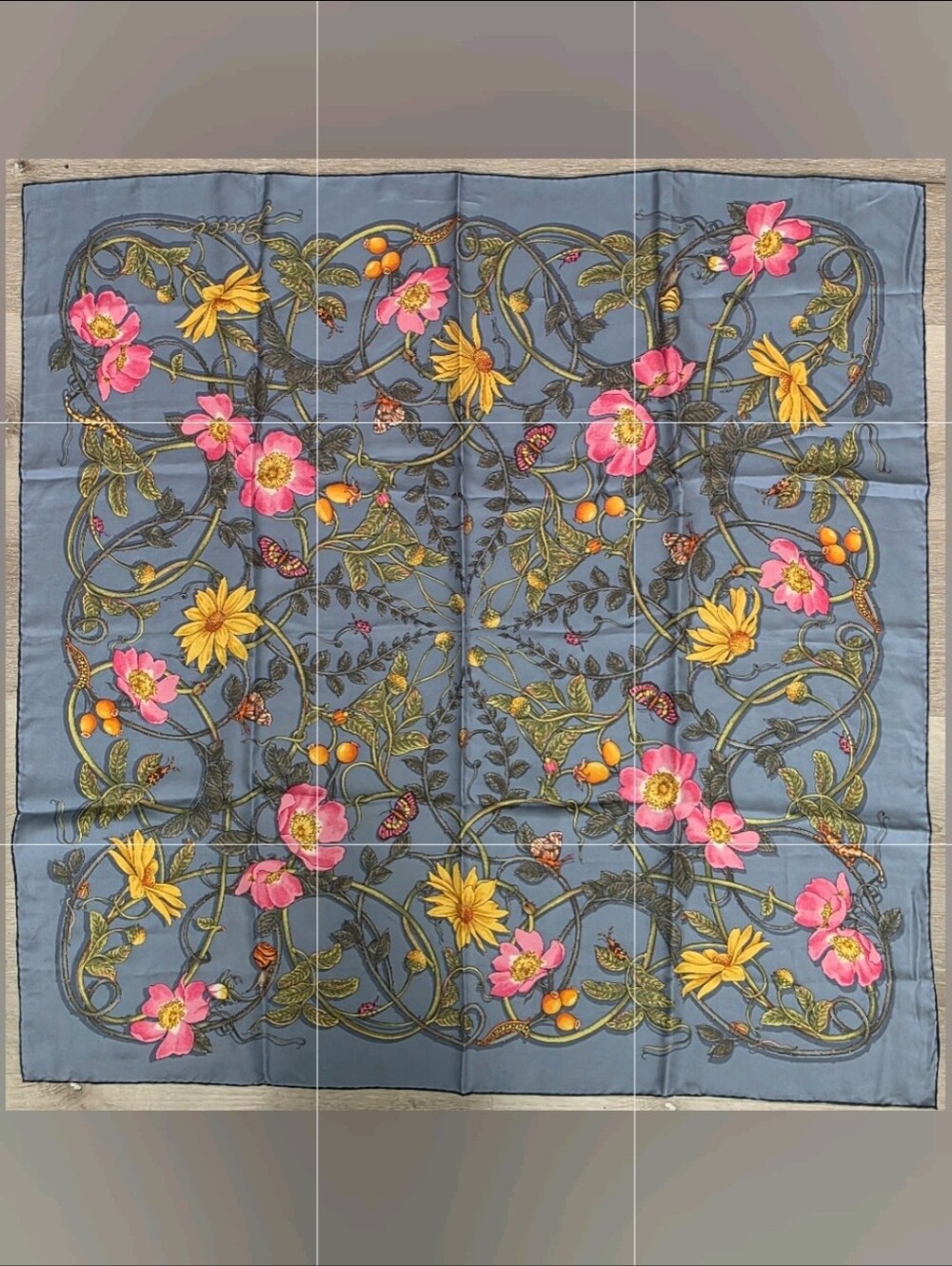 Auth Gucci Blooms Floral Silk Scarf
